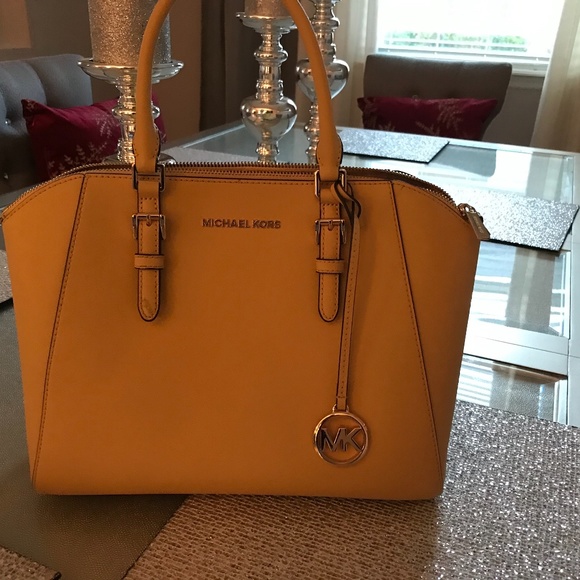 Michael Kors purse - Picture 1 of 7